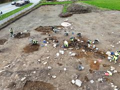 I en arkeologisk utgraving på Tasta i Stavanger fant arkeologene et langhus fra vikingtid som antakelig har hatt en seremoniell funksjon med hesteofringer.