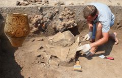 Utgraving av en bosetning i Vinnytsua-regionen i Ukraina i 2017. Krukken som ble funnet er nå mulig å se i det digitale museet.