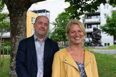 Dag Henning Reksnes, direktør i MatPrat, og Katrine Røed Meberg, generalsekretær i Norges Birøkterlag. Foto: matprat.no