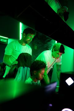 Under Aktivitetsuken stiftelsen arrangerte sommeren 2025 fikk barna blant annet teste ut e-sport