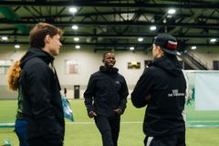 Initiativtaker og styreleder i W Initiative, Gustav Magnar Witzøe. sammen med fotballspillerne Mushaga Bakenga og Per Ciljan Skjelbred.