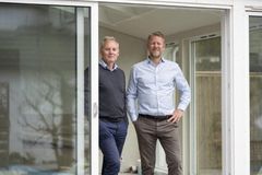 Fra venstre: Nils Sund, direktør Handel Norge i Mestergruppen, og Nicolai Malling, daglig leder i Steddy.