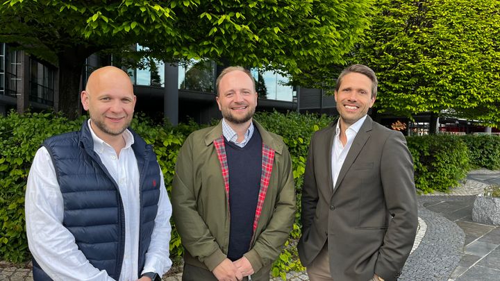 NYTT SAMARBEID: Fra venstre: CPO i OVERO, André Fenger, CEO i OVERO, Kjetil Stallemo, og Kjetil Henriksen fra Steddy.