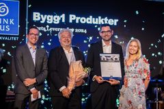 ÅRETS LEVERANDØR. Fra venstre: Joachim Solheim (Mestergruppen), Baard Ludviksen og Kristian Ose Silseth fra Bygg1 Produkter, og Pernille Holmelund-Julner fra Mestergruppen.