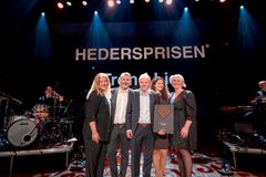 Hederspris til Trond Lie. Fra venstre: Birgitte Andersen, Hørdur Hardarson, Trond Lie, Elisabeth Jelstad og Line Nordholm Karlstad.