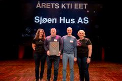 Vinner beste kundetilfredshet boligfelt-EET: SjøenHus. Fra venstre: Elisabeth Jelstad, Kenneth Sjøen, Børge Skeiseid Gullesen og Line Nordholm Karlstad.