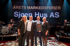 Årets markedsfører: Sjøen-Hus. Fra venstre: Birgitte Andersen, Kenneth Sjøen, Børge Skeiseid Gullesen og Line Nordholm Karlstad