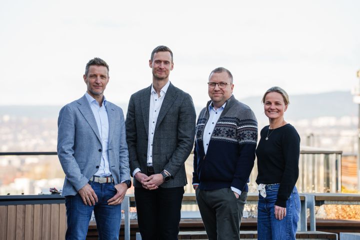 Fra venstre, Jarle Naustvik, ansvarlig for Mitt Bygg , Tobias Johansen, prosjektleder proff & leder storkunde for VVS Norge,  Øistein Gamst Sandlie, konserndirektør divisjon forvaltning og rådgivning OBOS, Celine Aubert Dypvik, kommersiell ansvarlig Mitt Bygg.