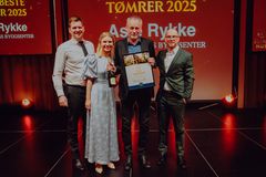 Fra venstre: Fredrik Hammarlund (Blink Hus kjedekontor), Lise Stien (Blink Hus kjedekontor), Ståle Rørlien (Blink Hus Voss Byggsenter) og Vidar Gammelli (Blink Hus kjedekontor).