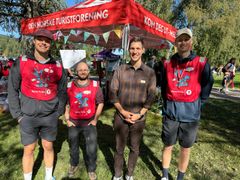 Friluftsminster Andreas Bjelland Eriksen tilbragte Kom deg ut-dagen på Sognsvann i strålende sol.