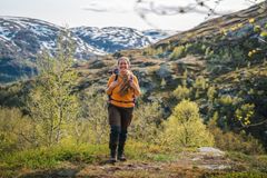 Det grønnes i Aurlandsdalen, og det er flotte forhold for fotturer.
