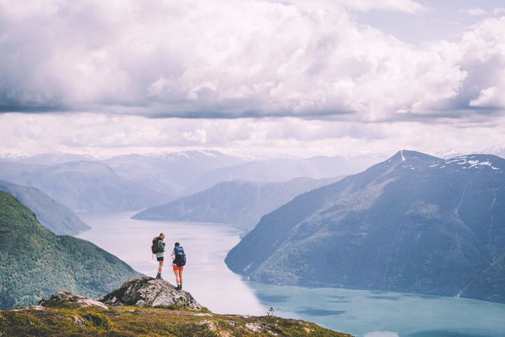 Flere unge ønsker å oppleve mer i ferien, og gjerne i Norge.