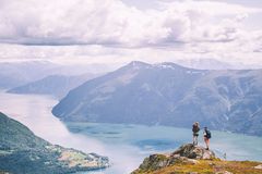 Unge ønsker seg flott utsikt, aktivitet og en fine ferieminner.