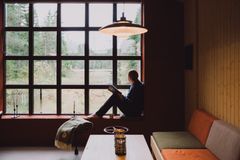 Vannhuset er bygget om fra et gammelt industribygg til en moderne og tilgjengelig DNT-hytte i Østmarka i Oslo. Hytta fløy rett inn på topplisten over mest bestilte hytter i år.