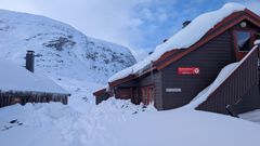 Ferske bilder fra Nørdstedalseter i Breheimen viser gode forhold og masse nysnø.