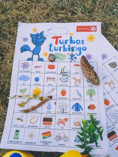 bilde av et ark hvor det står "turbos turbingo" og ermange ruter med ulike ting inne i rutene.