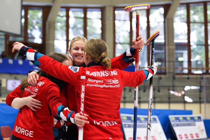 Kanskje får vi se slike scener igjen lørdag om halvannen uke? Her fra bronsefinalen hvor jentene sikret medalje for Norge i fjorårets Junior-VM.