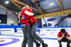 Det blir mye følelser i sving etter seier i Junior-VM. Her Magnus Lillebø og Tinius Haslev Nordbye midt i bildet, og Eskil Eriksen på huk.