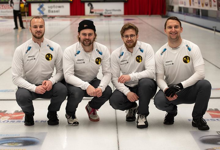 Lag Ramsfjell fra Trondheim Curlingklubb har som mål å sikre NM gull og kongepokal før de reiser til OL i Cortina i februar. Laget endte opp med sølv fjor.