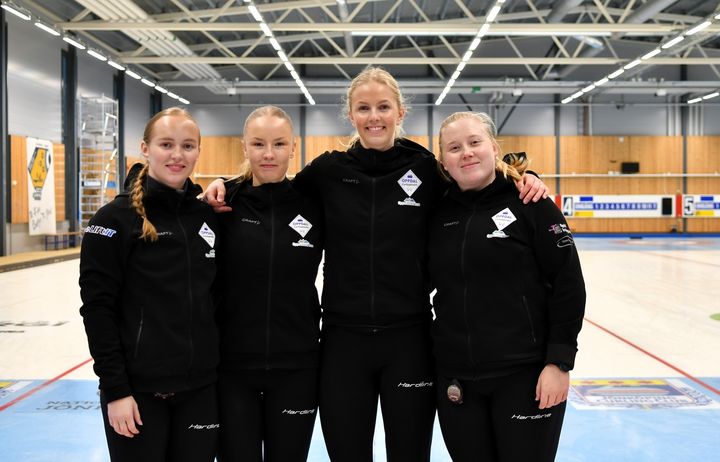 Lag Bjørnstad fra Oppdal er på plass i Calgary, Canada for å representere Norge i VM. F.v: Torild Bjørnstad, Nora Østgård, Ingeborg Forbregd og Eirin Mesloe. Med seg har de også Mille Halsev Nordbye som reserve.
