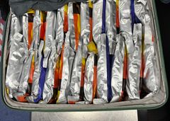 Beslag av marihuana i to kofferter hos tilreisende fra Thailand. Hver koffert inneholdt 30 kg marihuana.