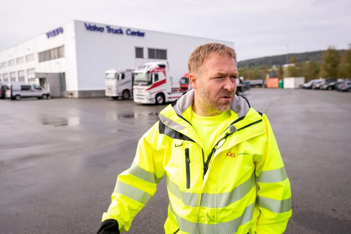 PÅ TIDE: – Det er ikke så ofte transportnæringen bruker utestemmen, men nå er det på tide, mener fylkesleder i Norges Lastebileier-Forbunds avdeling Buskerud, Per Einar Sand. Foto: Volvo Trucks