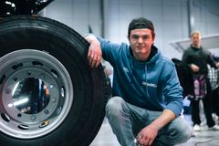 FJORÅRETS VINNER: Mats Tesdal, er klar for å forsvare Norgesmestertittelen i kjettingpålegging i lærlingklassen. Foto: Achieved Media