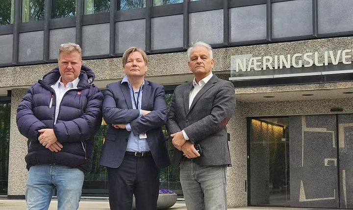 STÅR PÅ KRAVENE: Fylkesleder for NLF Oslo/Akershus, Nicolai Jakhelln (t.v.) , Ole A. Hagen, næringspolitisk direktør i NHO Logistikk og Transport, og NLFs regionsjef J. Kristian Bjerke krever at all godstransport – ikke kun nullutslipp – får adgang, for å sikre fremkommelighet, effektiv vareflyt og en forutsigbar klimaomstilling.