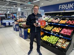 Kjøpmann Simen Dancke Sandorf fra REMA 1000 Greverud gleder seg til å tilby kundene alt de trenger, også til jul.