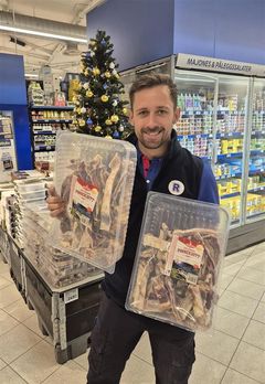 Flere av REMA 1000s leverandører tok gull under årets Norgesmesterskap i kjøttprodukter. Her vises to av pinnekjøtt-variantene som gikk helt til topps.