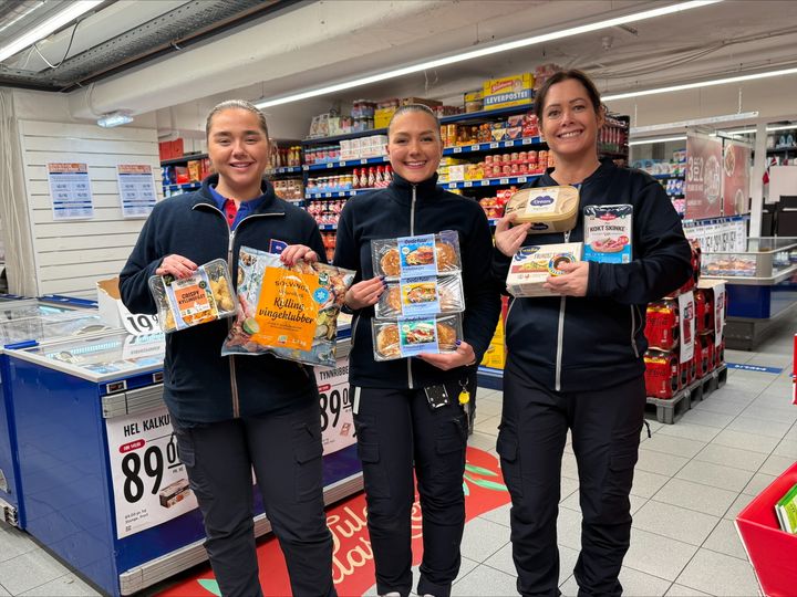 REMA 1000 starter det nye året med omfattende priskutt på populære hverdagsvarer. Gjengen fra REMA 1000 Kløverhuset i Bergen gleder seg til å ta imot kundene.