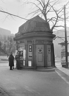 Narvesen-kiosken "Centrum" fra 1914. Historisk bilde hentet fra arkiv.
