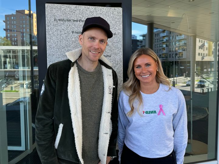 Partneransvarlig i Kreftforeningen, Bjørn Einar Romøren, og Brand Manager for 7-Eleven Norge, Helene Thomsgård.