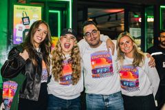 Thea Klingvall med kollegaer fra 7-Eleven på lanseringsevent.