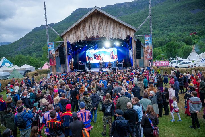 Et av festivalens mange bestillingsverk, Juxta Paganos, lokket mange foran hovedscenen lørdag.