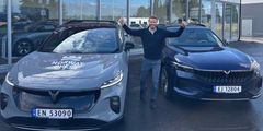 Andreas Schøyen i Glommen Bil viser frem sine nye VOYAH-modeller