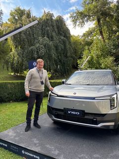 Torje, A. Sulland, CEO i Electric Way sammen med nye Dongfeng VIGO