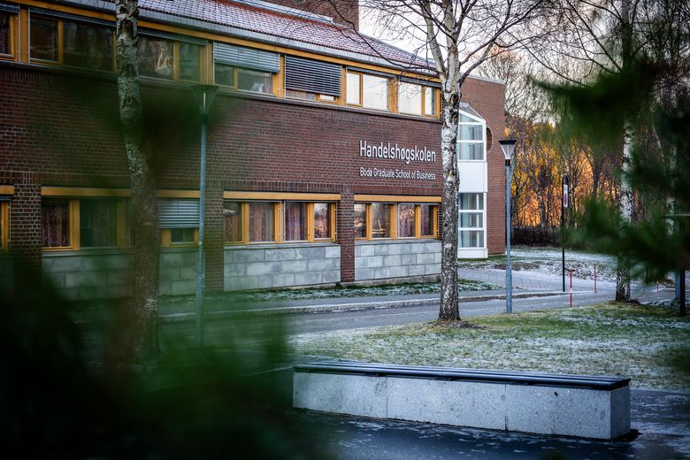 Nordområdesenteret ligger under Handelshøgskolen på Nord universitet.