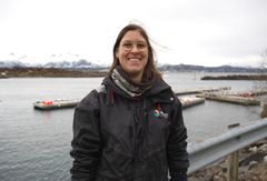 Forsker foran havet