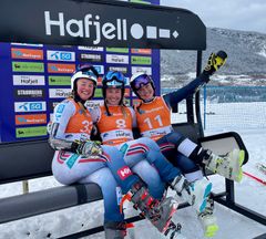 Bilde 1: Thea Louise Stjernesund, Kajsa Vickhoff Lie og Alexandra Gleditsch Melgaard. Foto: Stein B. Olsen/Alpin-NM Hafjell