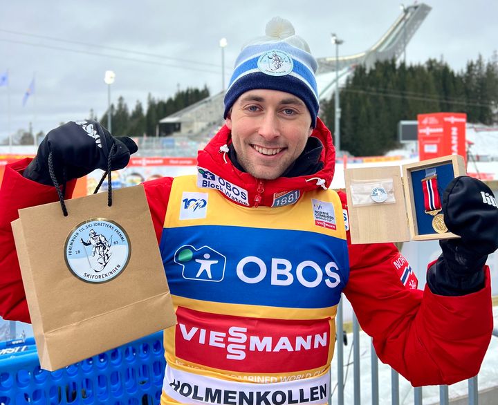 Jarl Magnus Riiber med Holmenkollmedaljen.