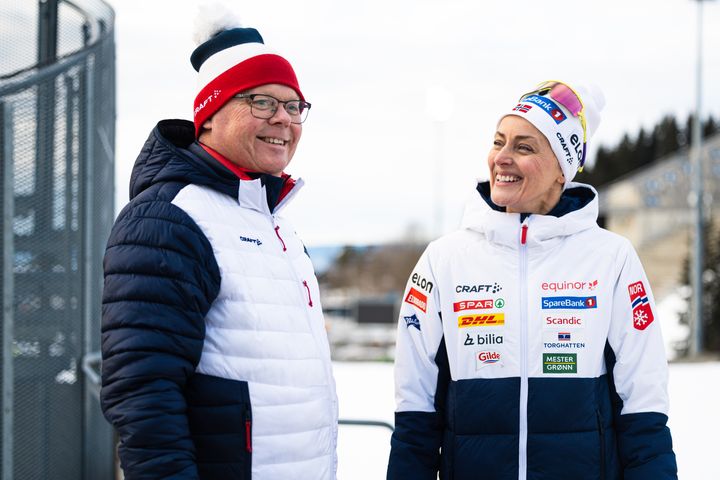 Tom Henriksen, adm. direktør i Craft Sportswear, sammen med Cathrine Instebø, daglig leder Skiforbundet langrenn.