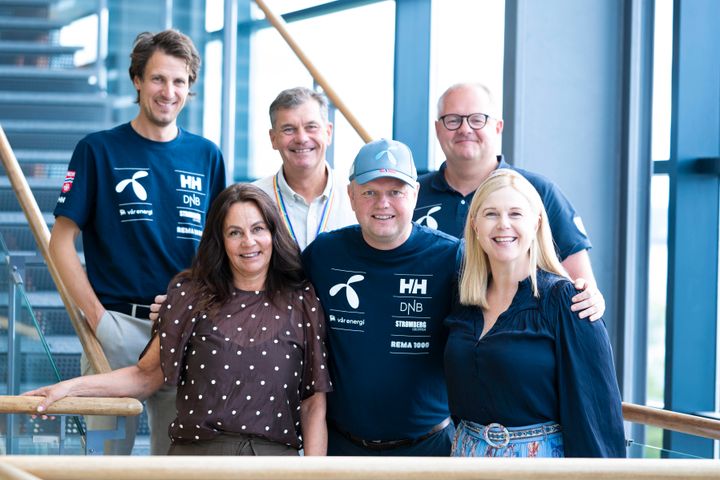Fra venstre: Birgitte Engebretsen (administrerende direktør Telenor), Ola Keul (generalsekretær NSF), Petter Svendsen (sponsorsjef Telenor), Roger Finjord (skipresident), Claus Johan Ryste (sportssjef alpint) og Ragnhild Mathisen (Leder Corporate Affairs, Security og Wholesale Telenor).