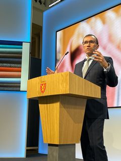 Klimaminister Espen Barth Eide på talerstolen