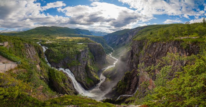 Vernede elver som Vøringsfossen kan bli bygd ut med vannkraft hvis et forslag fra Stortingets energi- og miljøkomité blir vedtatt.