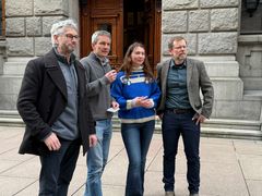Eldar Berli fra Norges Jeger- og Fiskerforbund, Truls Gulowsen fra Naturvernforbundet, Sigrid Hoddevik Losnegård fra Natur og Ungdom, og Torfinn Evensen fra Norske Lakseelver. Foto: Tor Bjarne Christensen