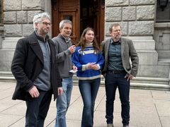 Ber statsministeren stanse gruvedumpingen i Førdefjorden: Eldar Berli, generalsekretær i Norges Jeger- og Fiskerforbund, Truls Gulowsen, leder i Naturvernforbundet, Sigrid Hoddevik Losnegård, leder i Natur og Ungdom, og generalsekretær Torfinn Evensen i Norske Lakseelver.