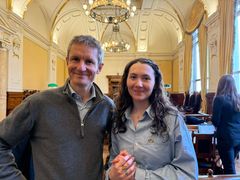 Truls Gulowsen, leder i Naturvernforbundet, og Sigrid Hoddevik Losnegård, leder i Natur og Ungdom, i Høyestrett i forbindelse med behandlingen av Fjordsøksmålet.