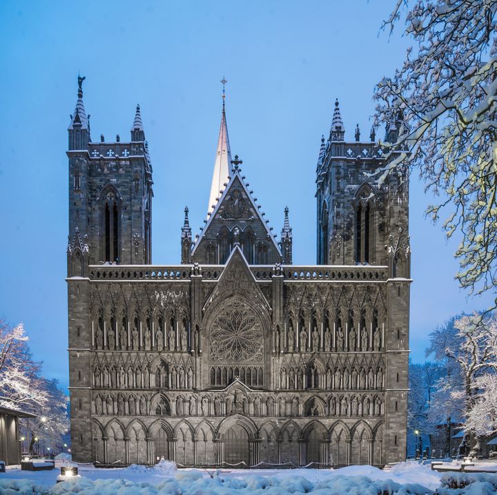 Vinterbilde av Nidarosdomens vestfront