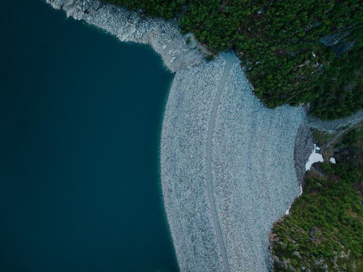 Inntaket til Låvi kraftverk vil være i Viddalsmagasinet på 930 moh og utløpet i fjorden.